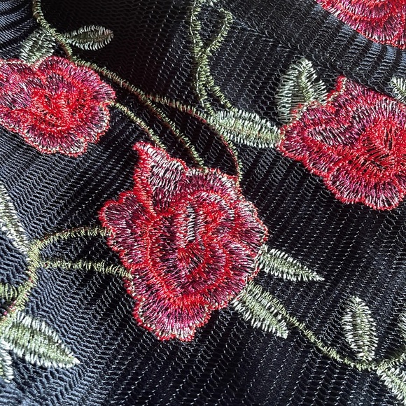 Charlotte Russe Rose Embroidered Halter Crop - Picture 8 of 10